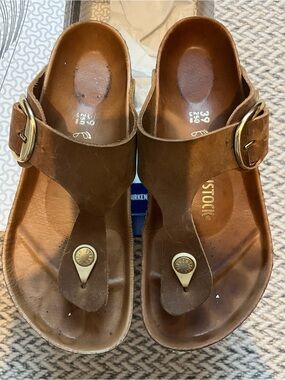 Birkenstock Gizeh Big Buckle Sandals in cognac, size 39 (8-8.5)